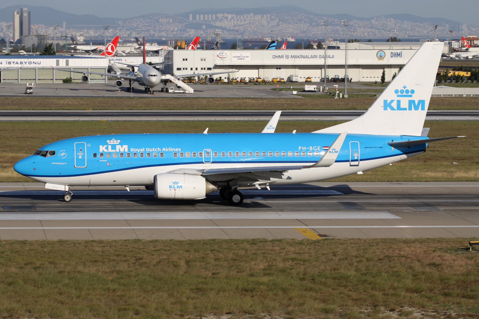 PH-BGE, KLM Royal Dutch Airlines (Samoloty » Port Lotniczy im. Atatürka w Stambule » Boeing 737-700)