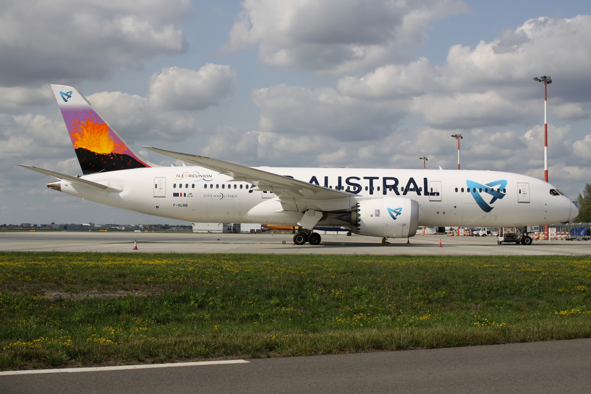 F-OLRB (Samoloty » Spotting na EPWA » Boeing 787-8 Dreamliner » Air Austral)