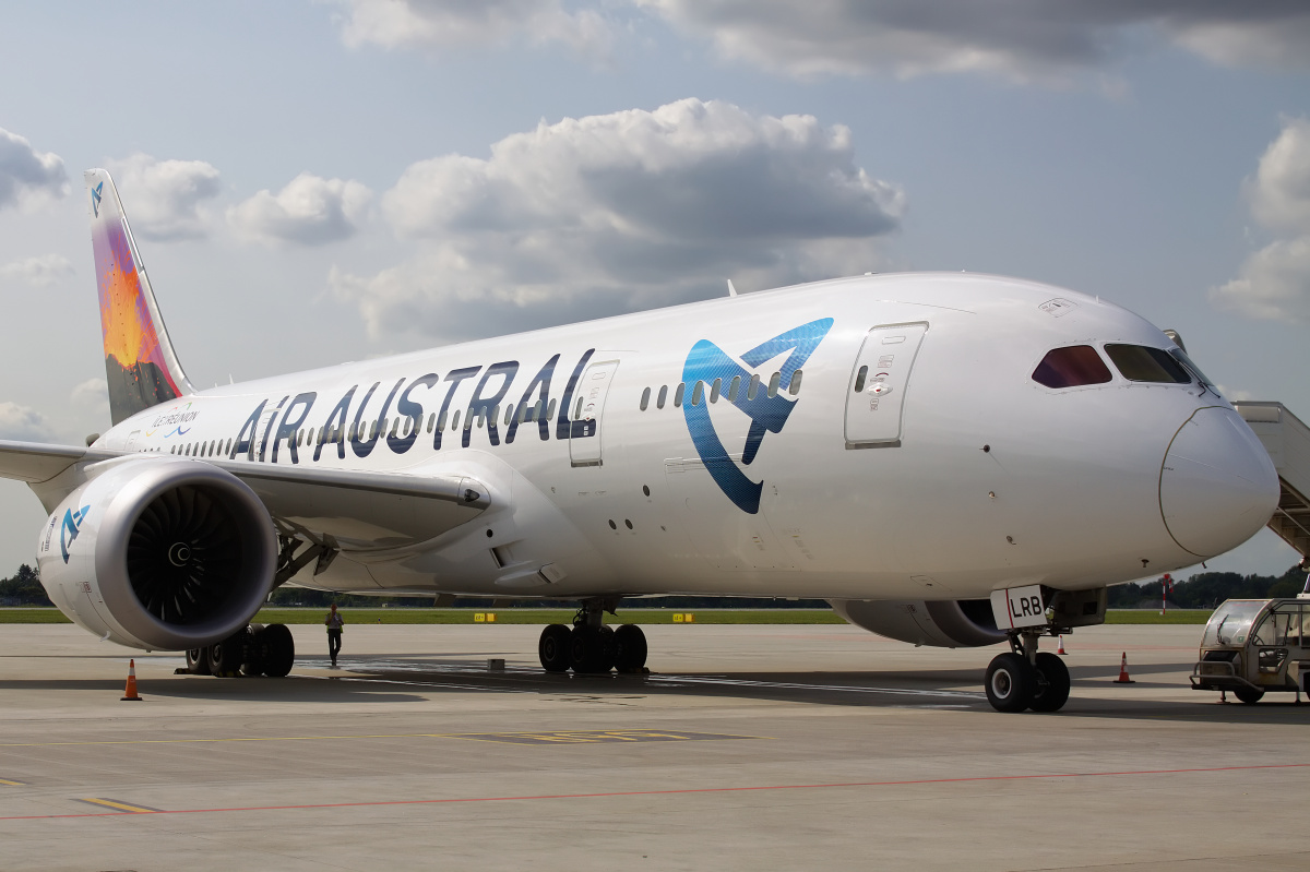 F-OLRB (Samoloty » Spotting na EPWA » Boeing 787-8 Dreamliner » Air Austral)