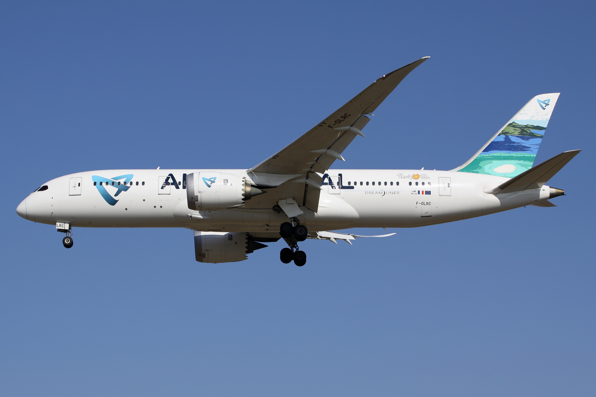 F-OLRC (Aircraft » EPWA Spotting » Boeing 787-8 Dreamliner » Air Austral)