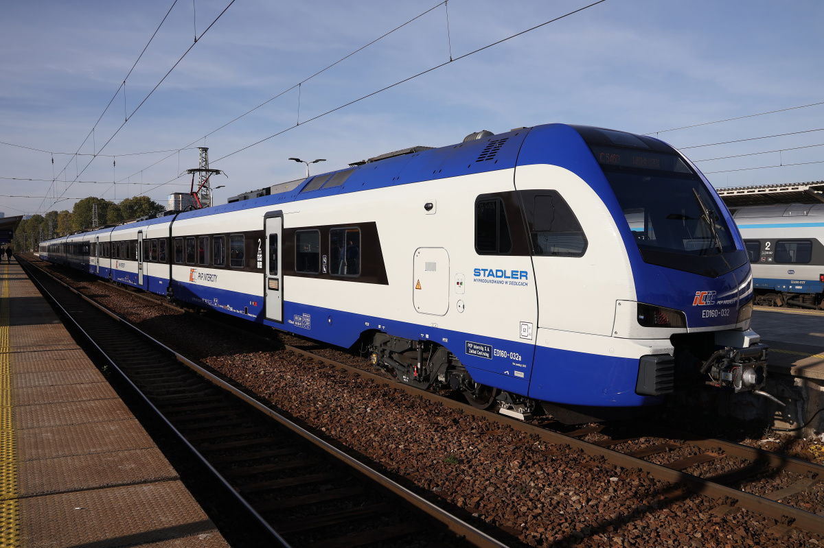 L-4292 ED160-032 (FLIRT200) (Vehicles » Trains and Locomotives » Stadler FLIRT3)