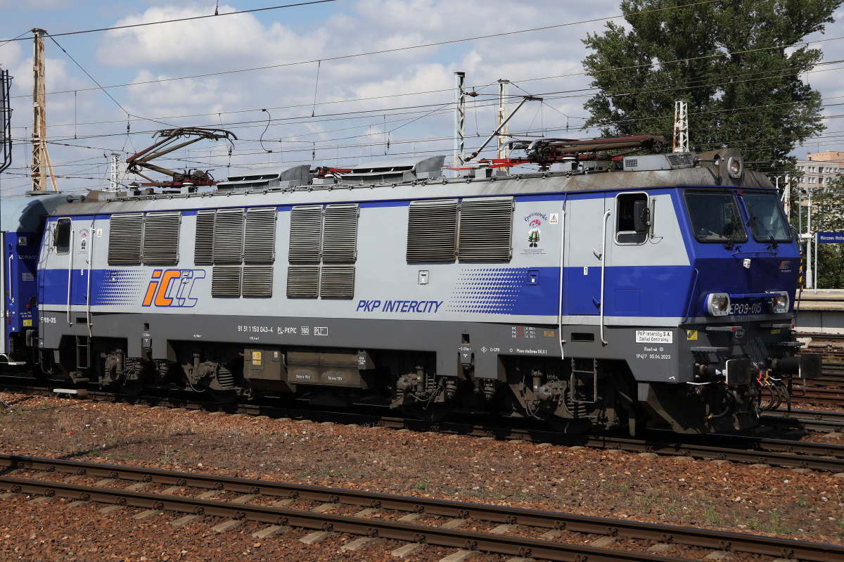 EP09-015 (Opocznianka stickers) (Vehicles » Trains and Locomotives » Pafawag 104E)
