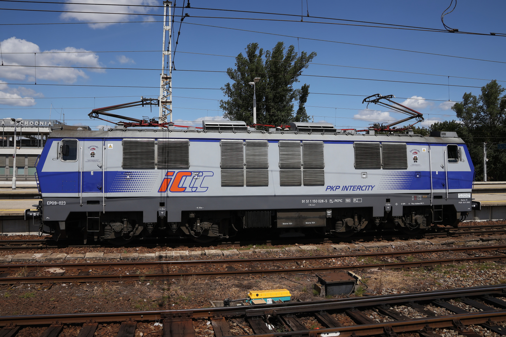EP09-023 (Opocznianka stickers) (Vehicles » Trains and Locomotives » Pafawag 104E)