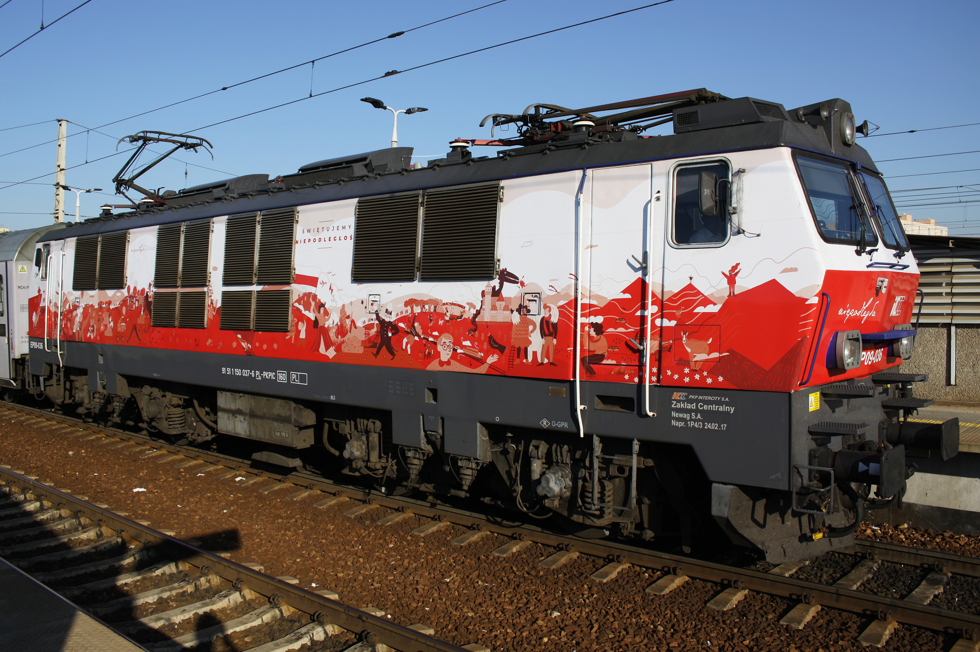 EP09-036 (Świętujemy Niepodległość livery) (Vehicles » Trains and Locomotives » Pafawag 104E)