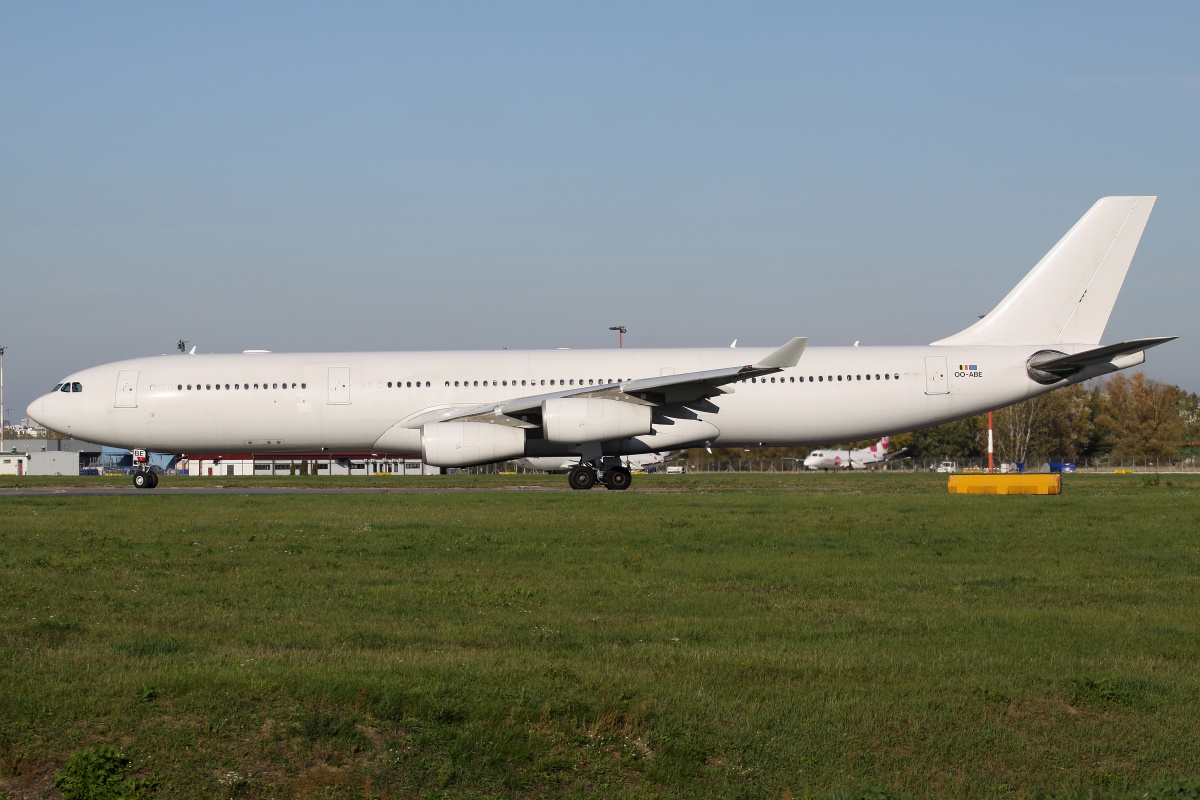 OO-ABE (Samoloty » Spotting na EPWA » Airbus A340-300 » Air Belgium)