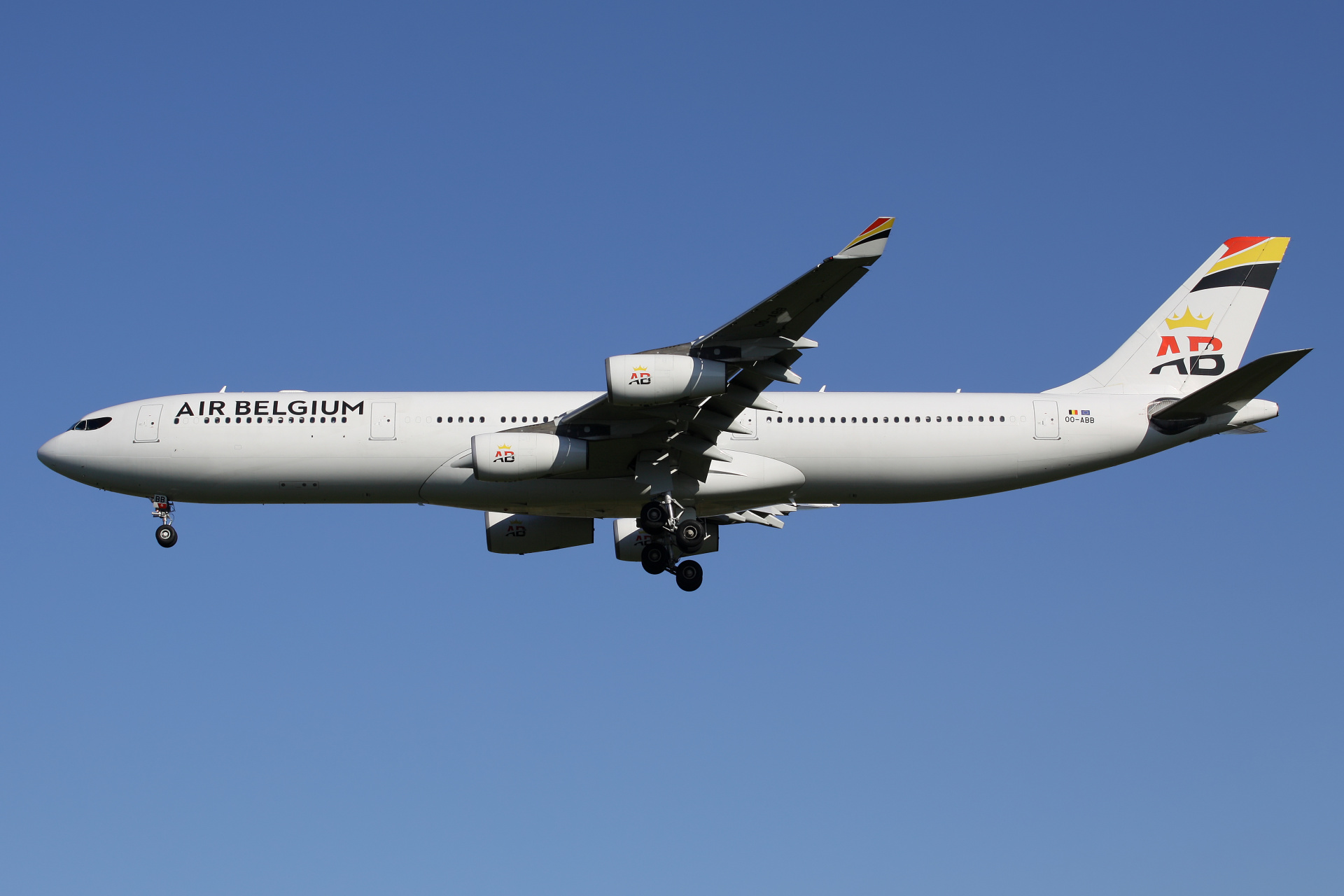 OO-ABB (Samoloty » Spotting na EPWA » Airbus A340-300 » Air Belgium)