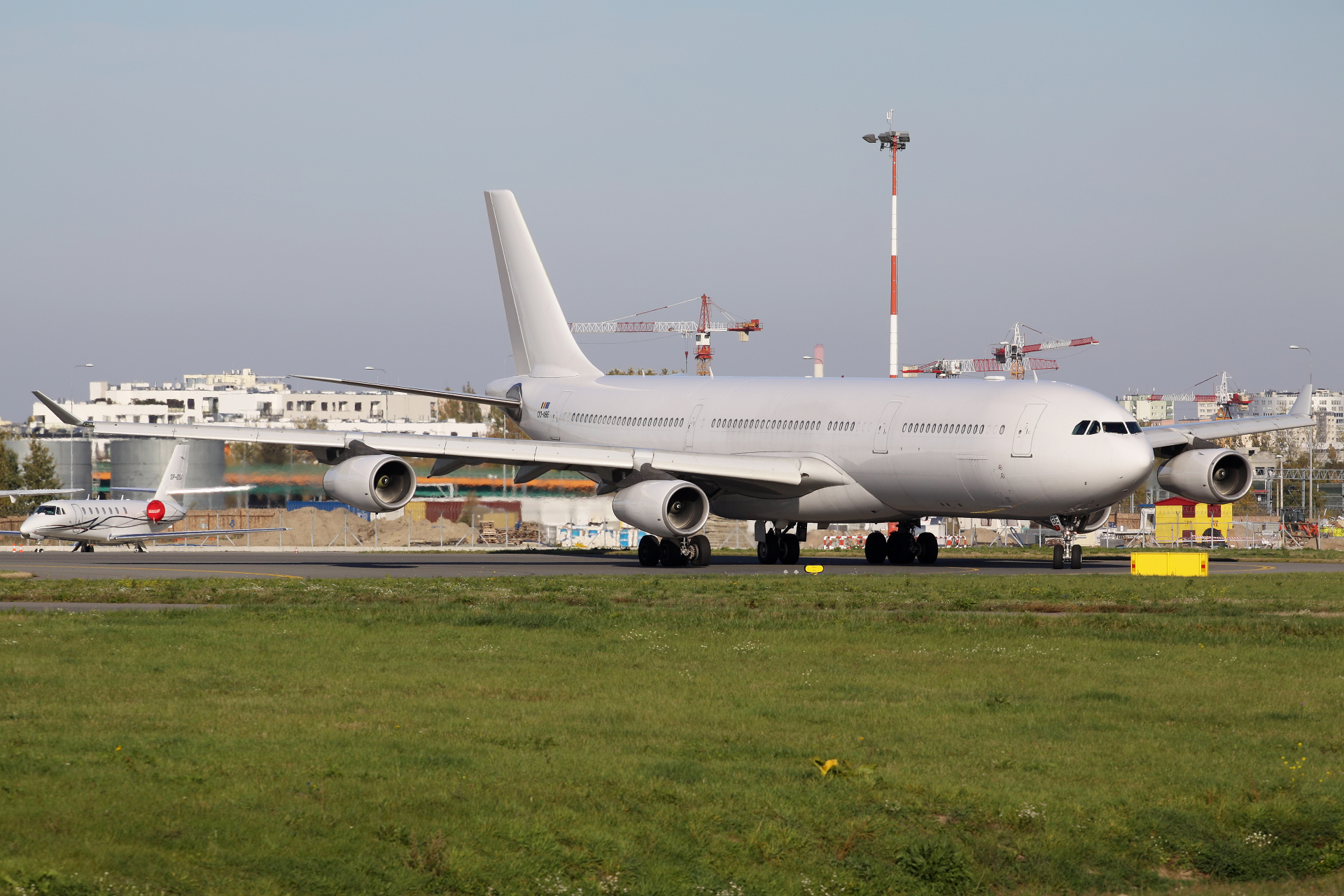 OO-ABE (Samoloty » Spotting na EPWA » Airbus A340-300 » Air Belgium)