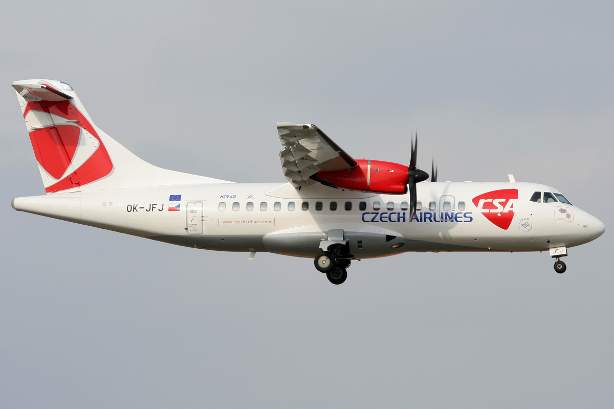 OK-JFJ (Samoloty » Spotting na EPWA » ATR 42 » CSA Czech Airlines)