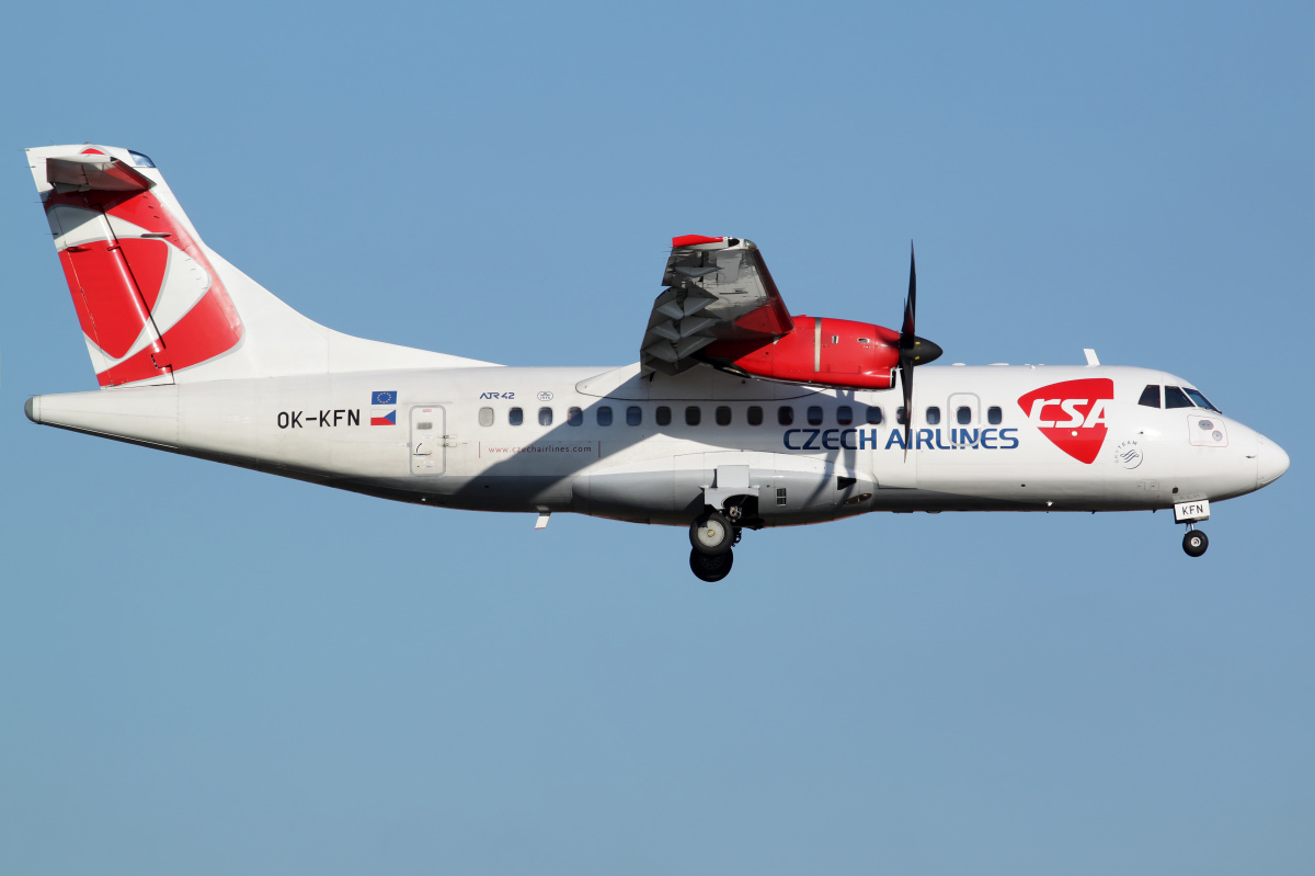 OK-KFN (new livery) (Aircraft » EPWA Spotting » ATR 42 » CSA Czech Airlines)