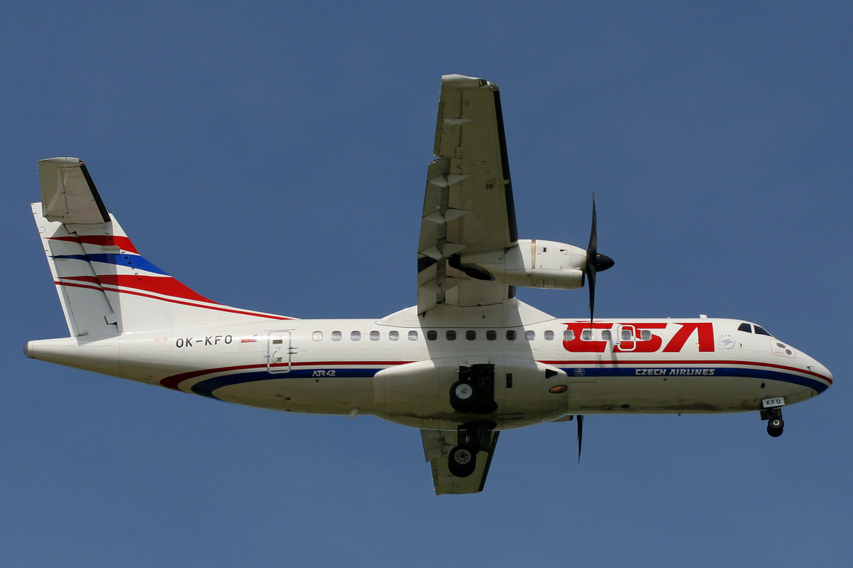 OK-KFO (Samoloty » Spotting na EPWA » ATR 42 » CSA Czech Airlines)