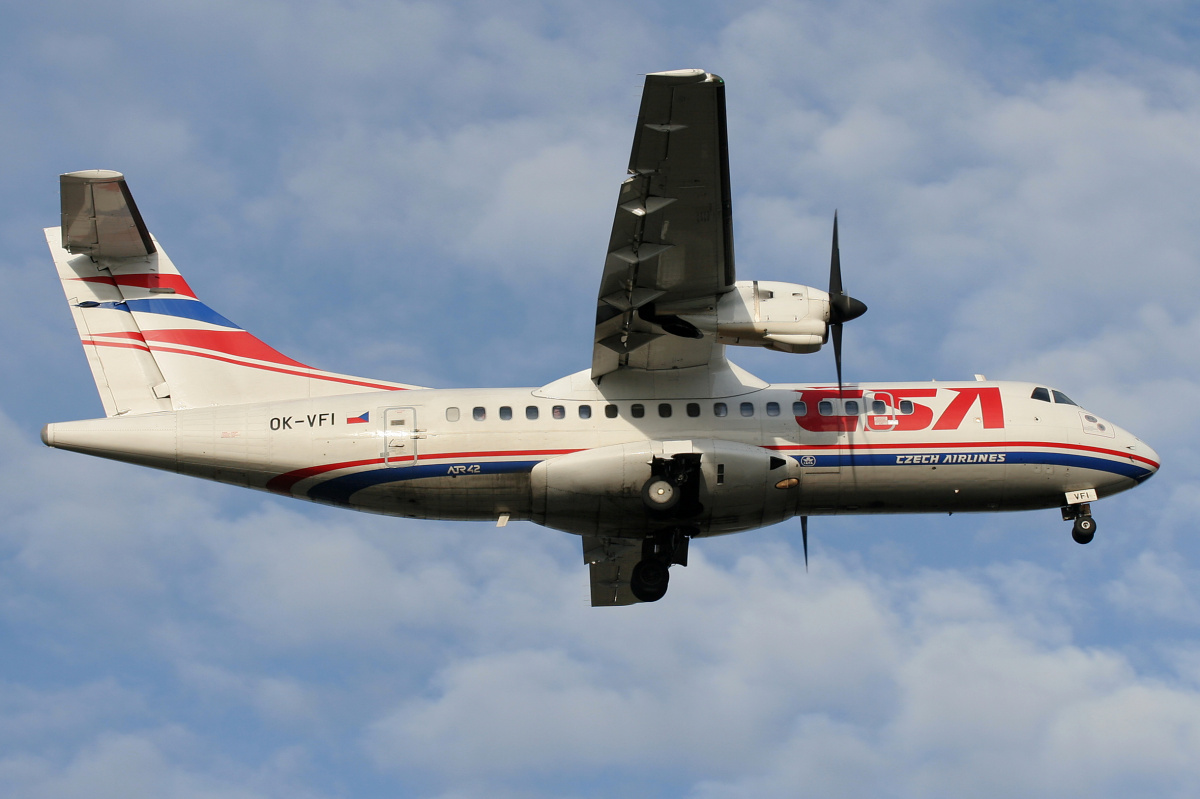 OK-VFI (Aircraft » EPWA Spotting » ATR 42 » CSA Czech Airlines)