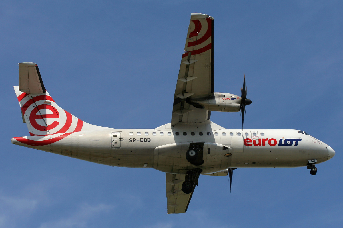 SP-EDB (Aircraft » EPWA Spotting » ATR 42 » EuroLOT)