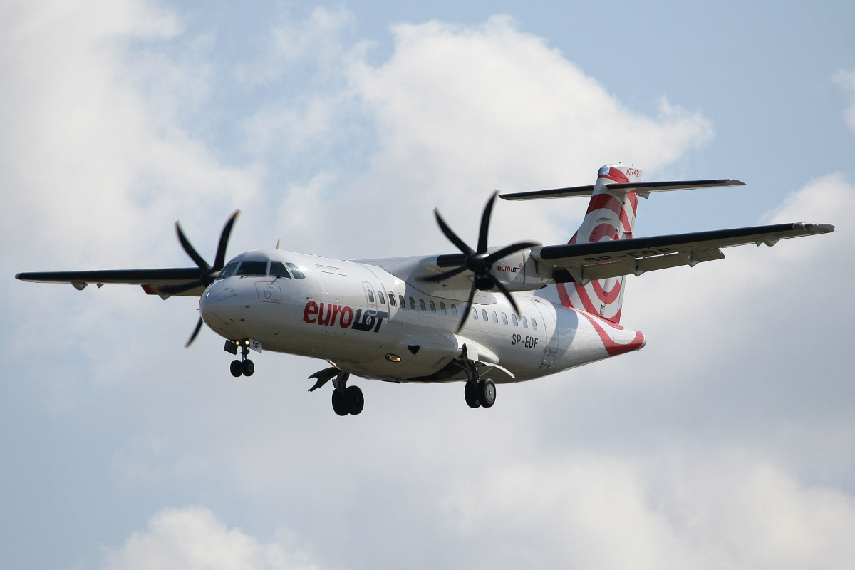 SP-EDF (Aircraft » EPWA Spotting » ATR 42 » EuroLOT)