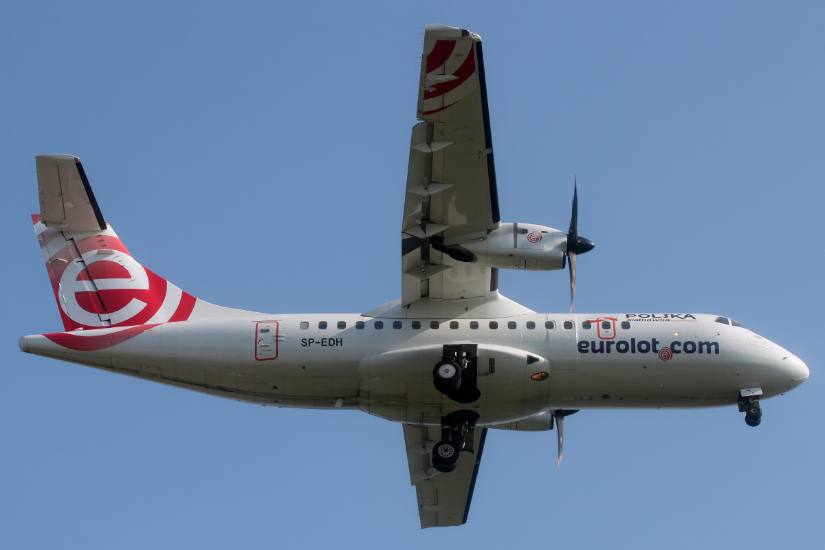 SP-EDH (Polish Volleyball - Official Carrier livery) (Aircraft » EPWA Spotting » ATR 42 » EuroLOT)