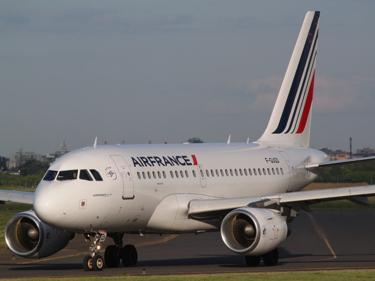 F-GUGD (nowe malowanie) (Samoloty » Spotting na EPWA » Airbus A318-100 » Air France)