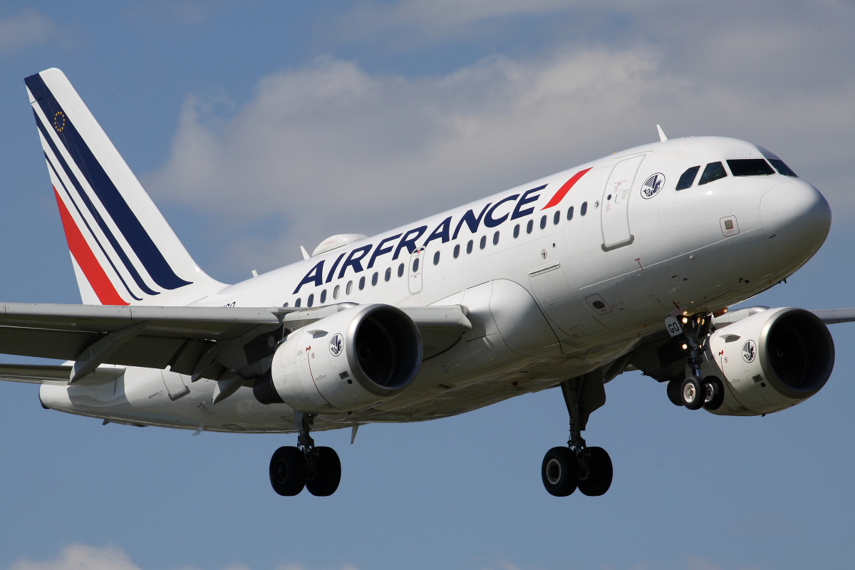 F-GUGO (nowe malowanie) (Samoloty » Spotting na EPWA » Airbus A318-100 » Air France)