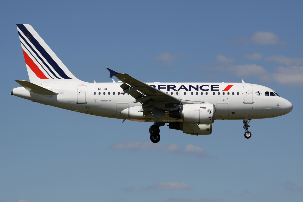 F-GUGO (new livery) (Aircraft » EPWA Spotting » Airbus A318-100 » Air France)