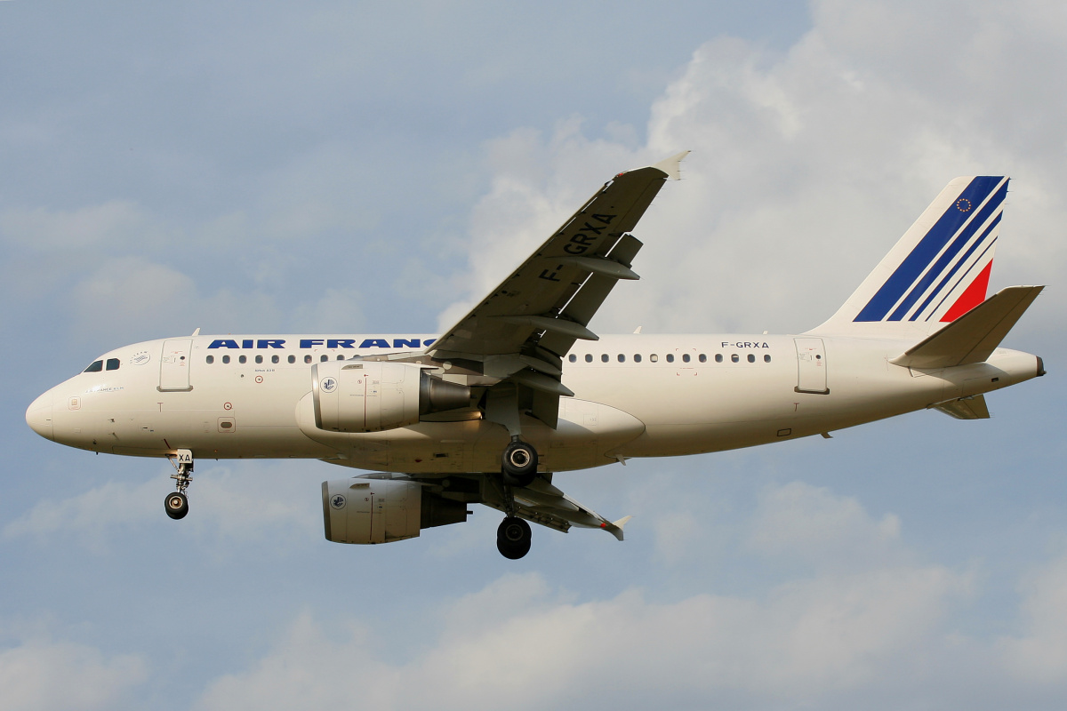 F-GRXA (Aircraft » EPWA Spotting » Airbus A319-100 » Air France)