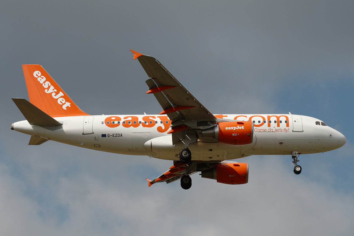 G-EZDA, EasyJet (Aircraft » EPWA Spotting » Airbus A319-100)