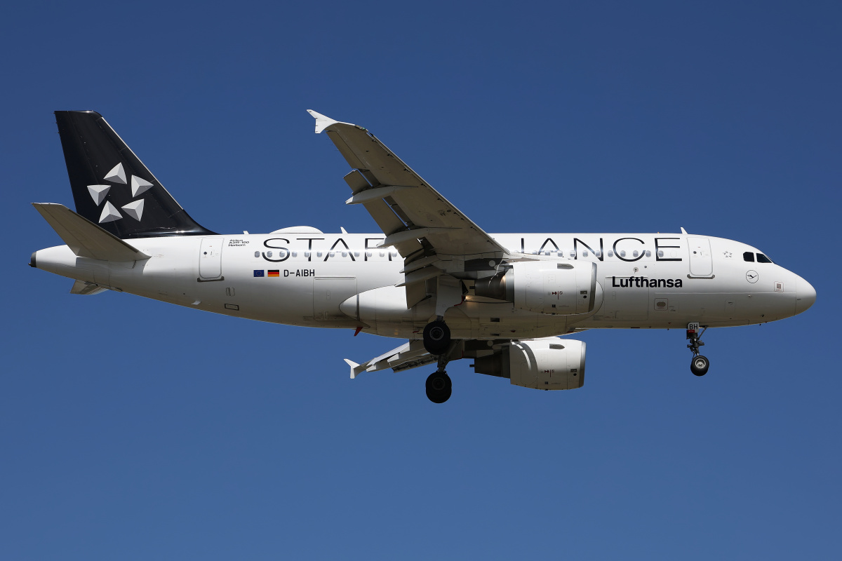 D-AIBH (malowanie Star Alliance) (Samoloty » Spotting na EPWA » Airbus A319-100 » Lufthansa)