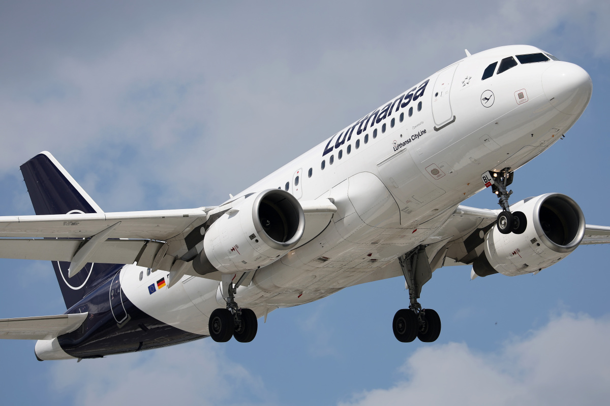 D-AIBL (Lufthansa CityLine) (Aircraft » EPWA Spotting » Airbus A319-100 » Lufthansa)
