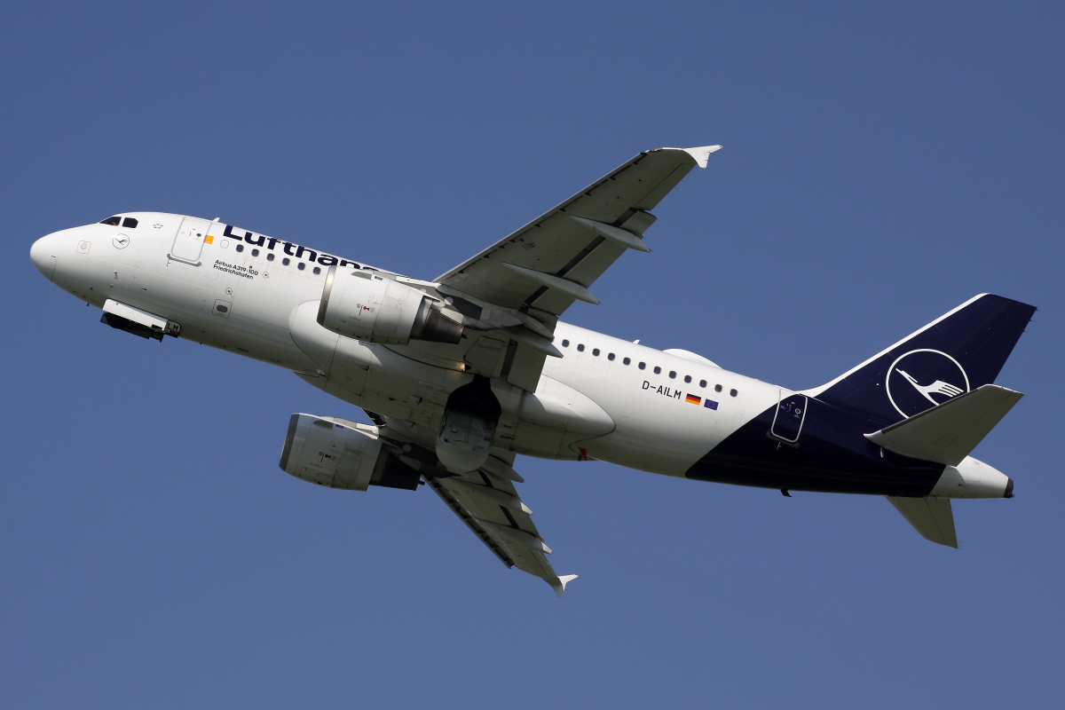 D-AILM (new livery) (Aircraft » EPWA Spotting » Airbus A319-100 » Lufthansa)