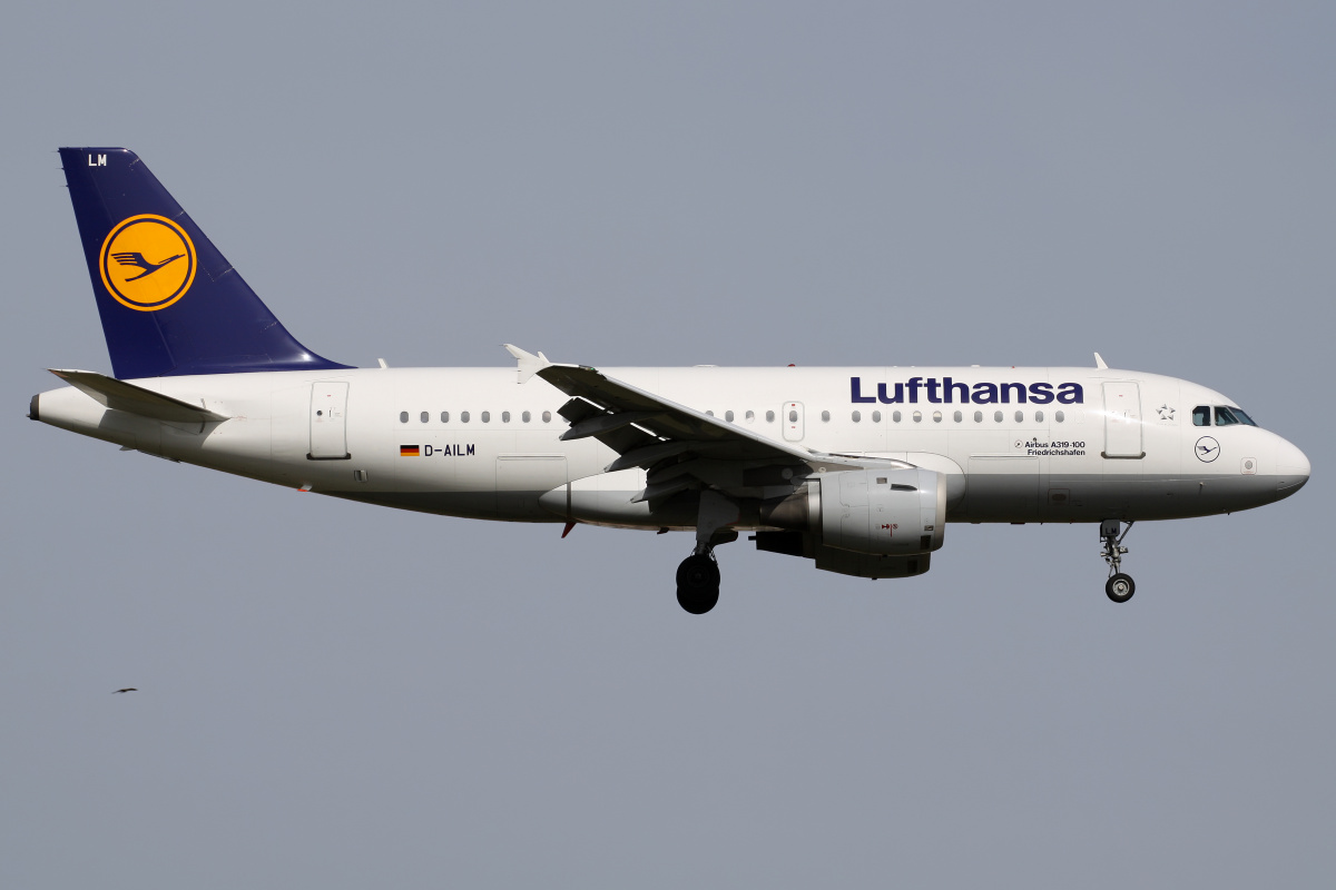 D-AILM (Aircraft » EPWA Spotting » Airbus A319-100 » Lufthansa)