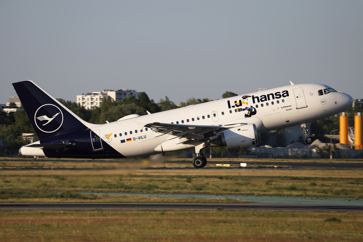 D-AILU (nowe malowanie z Lu) (Samoloty » Spotting na EPWA » Airbus A319-100 » Lufthansa)