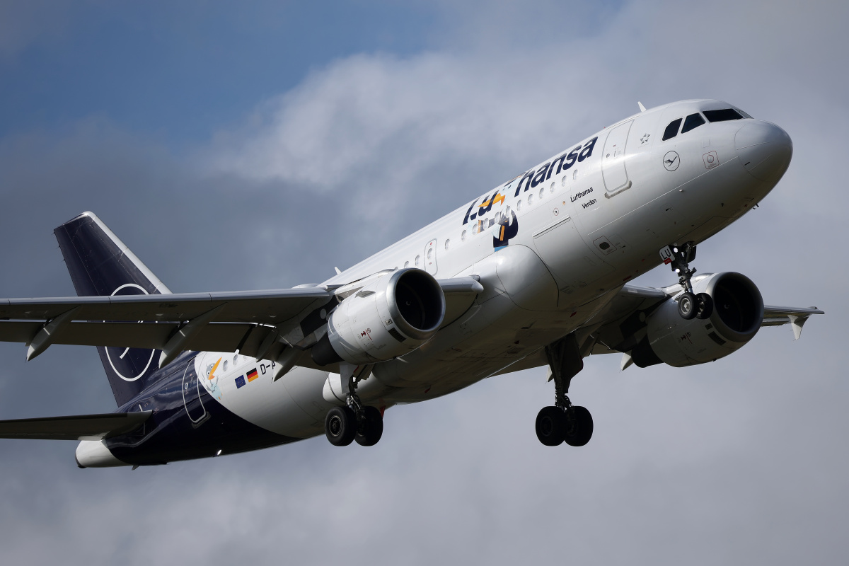 D-AILU (new livery, Lu) (Aircraft » EPWA Spotting » Airbus A319-100 » Lufthansa)