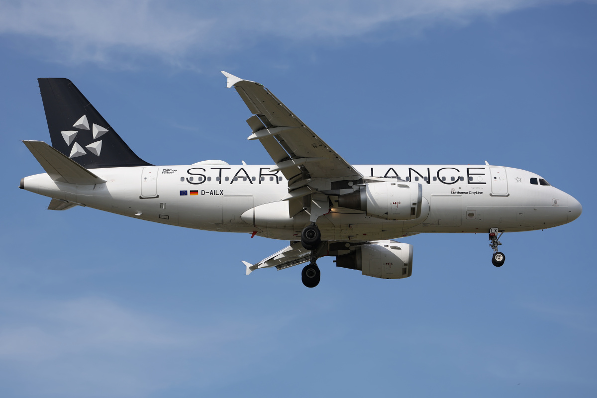 D-AILX, Lufthansa CityLine (Star Alliance livery)