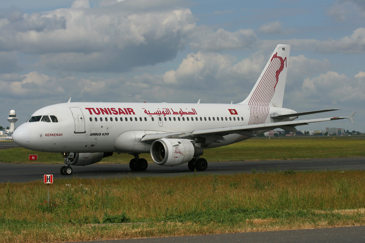 TS-IMK, TunisAir (Samoloty » Spotting na EPWA » Airbus A319-100)