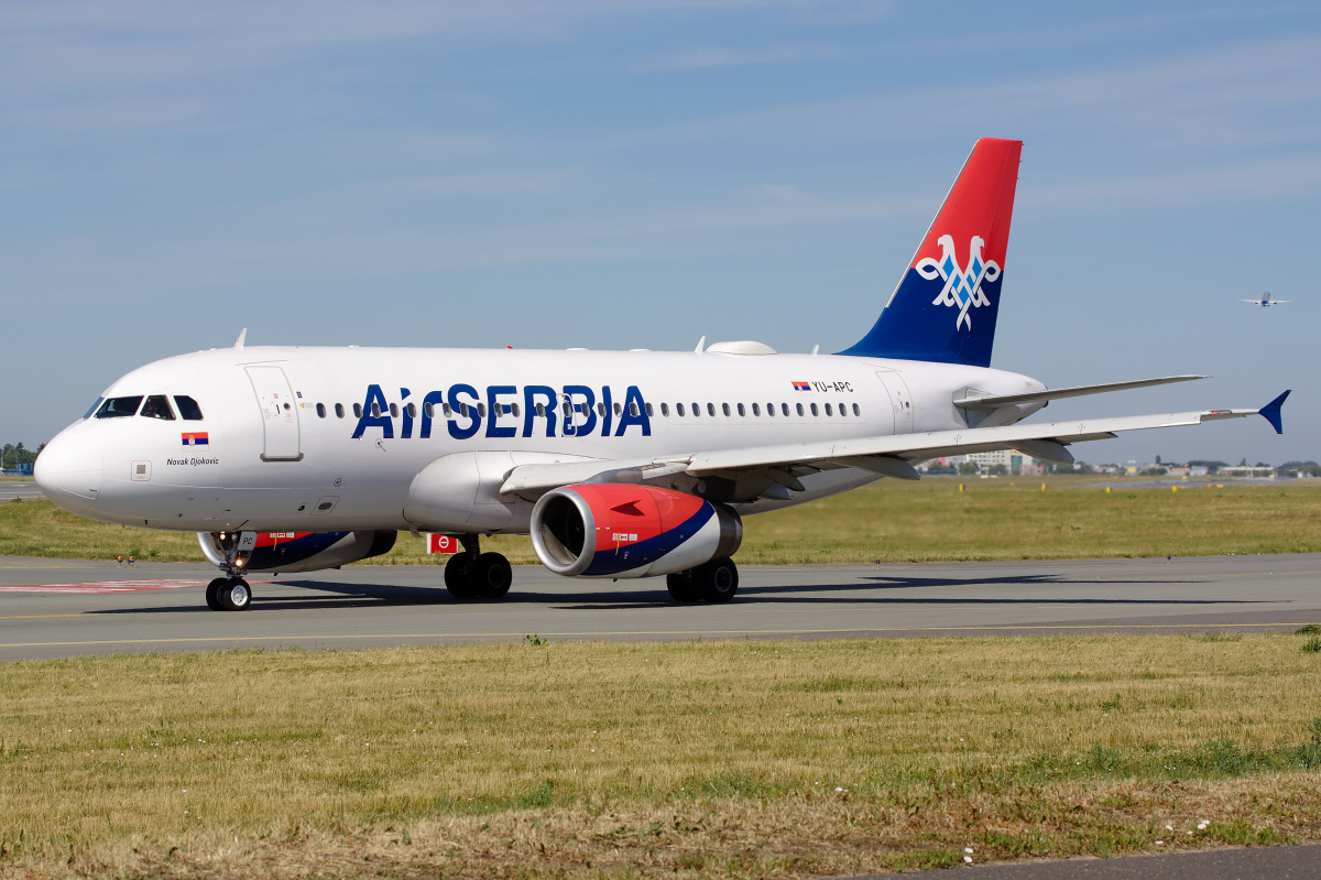 YU-APC, AirSerbia (Samoloty » Spotting na EPWA » Airbus A319-100)