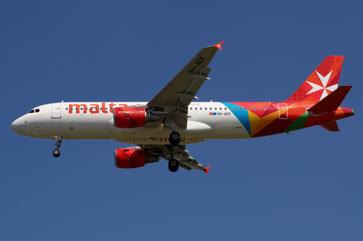 9H-AEK, Air Malta (Samoloty » Spotting na EPWA » Airbus A320-200)