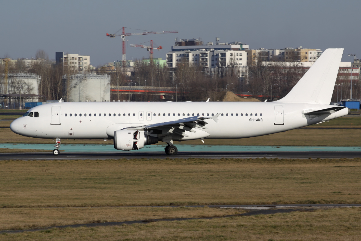 9H-AMB, Avion Express Malta (Aircraft » EPWA Spotting » Airbus A320-200)