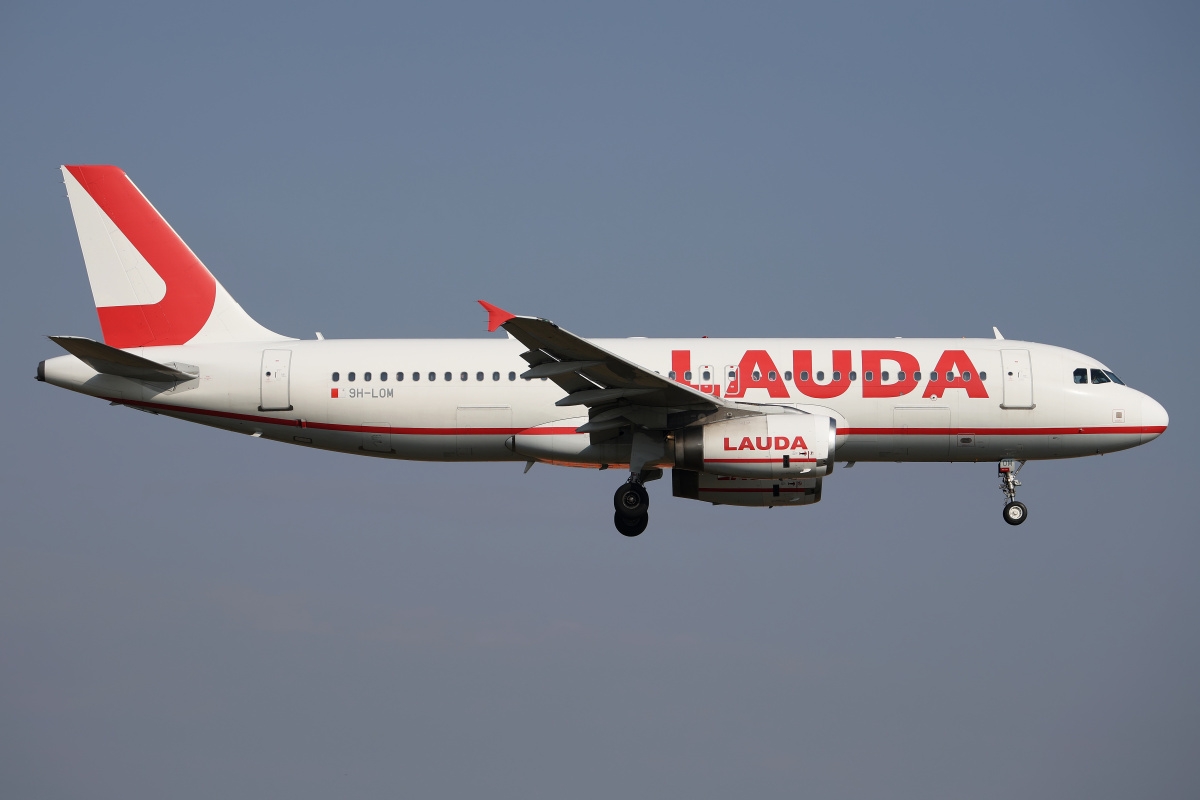 9H-LOM, Lauda Europe (Samoloty » Spotting na EPWA » Airbus A320-200)
