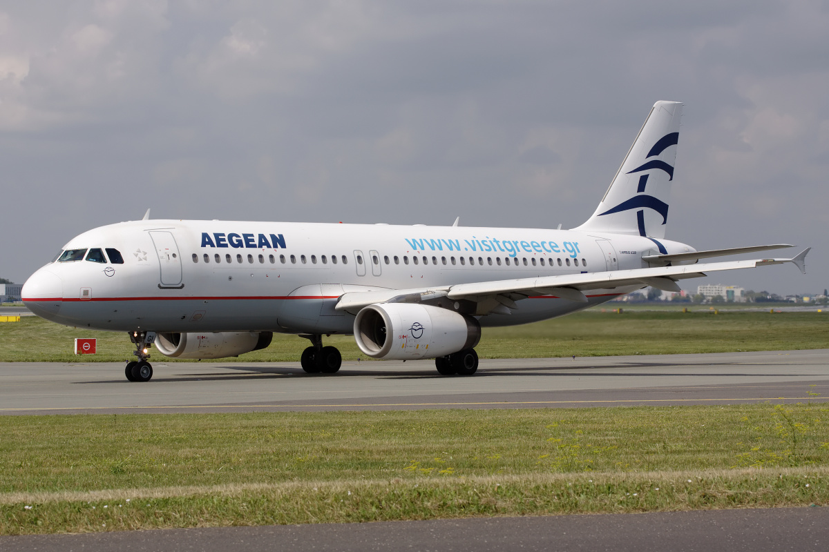 SX-DGI (malowanie Visit Grece) (Samoloty » Spotting na EPWA » Airbus A320-200 » Aegean Airlines)