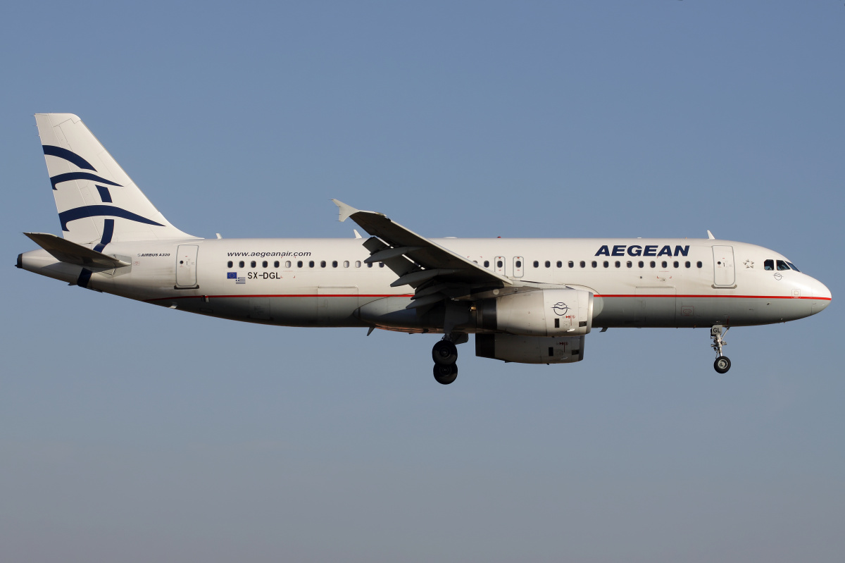 SX-DGL (Samoloty » Spotting na EPWA » Airbus A320-200 » Aegean Airlines)