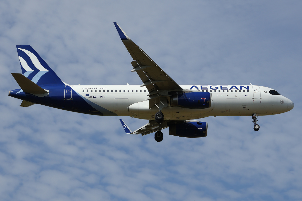SX-DNC (Samoloty » Spotting na EPWA » Airbus A320-200 » Aegean Airlines)