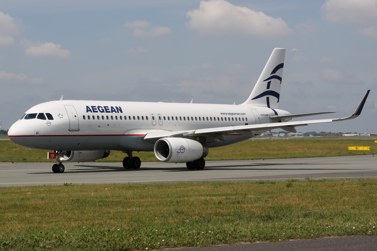 SX-DNE (Aircraft » EPWA Spotting » Airbus A320-200 » Aegean Airlines)