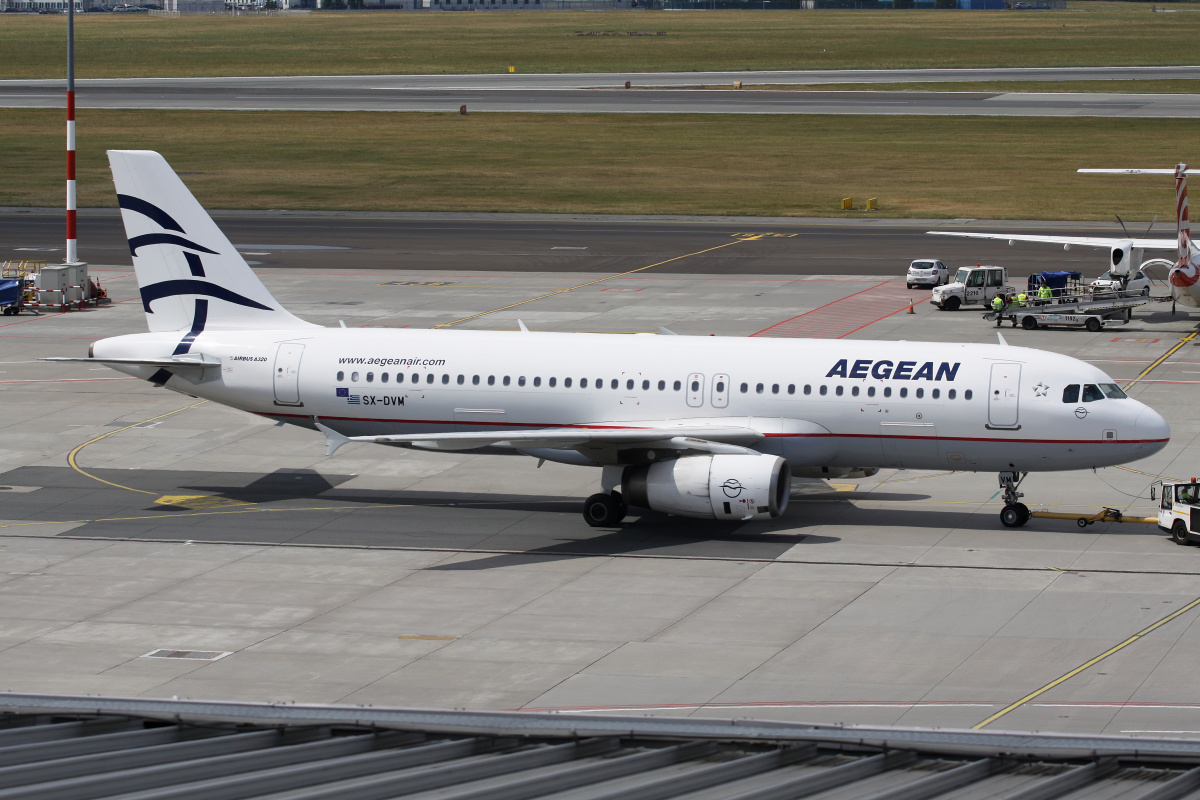 SX-DVM (Aircraft » EPWA Spotting » Airbus A320-200 » Aegean Airlines)