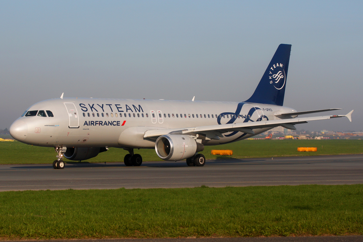 F-GFKS (SkyTeam livery) (Aircraft » EPWA Spotting » Airbus A320-200 » Air France)