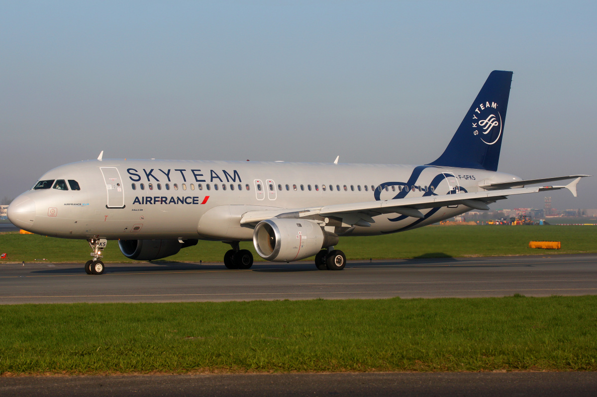 F-GFKS (malowanie SkyTeam) (Samoloty » Spotting na EPWA » Airbus A320-200 » Air France)