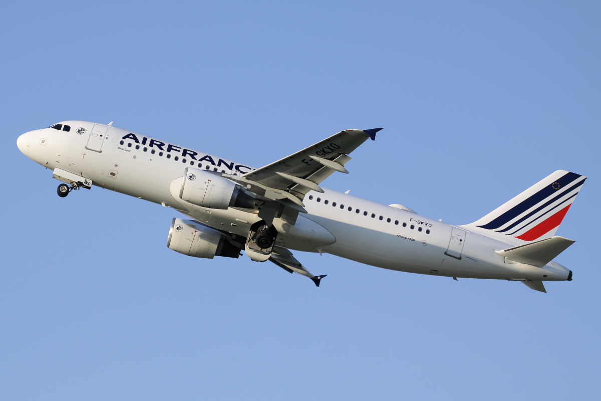 F-GKXO (Aircraft » EPWA Spotting » Airbus A320-200 » Air France)