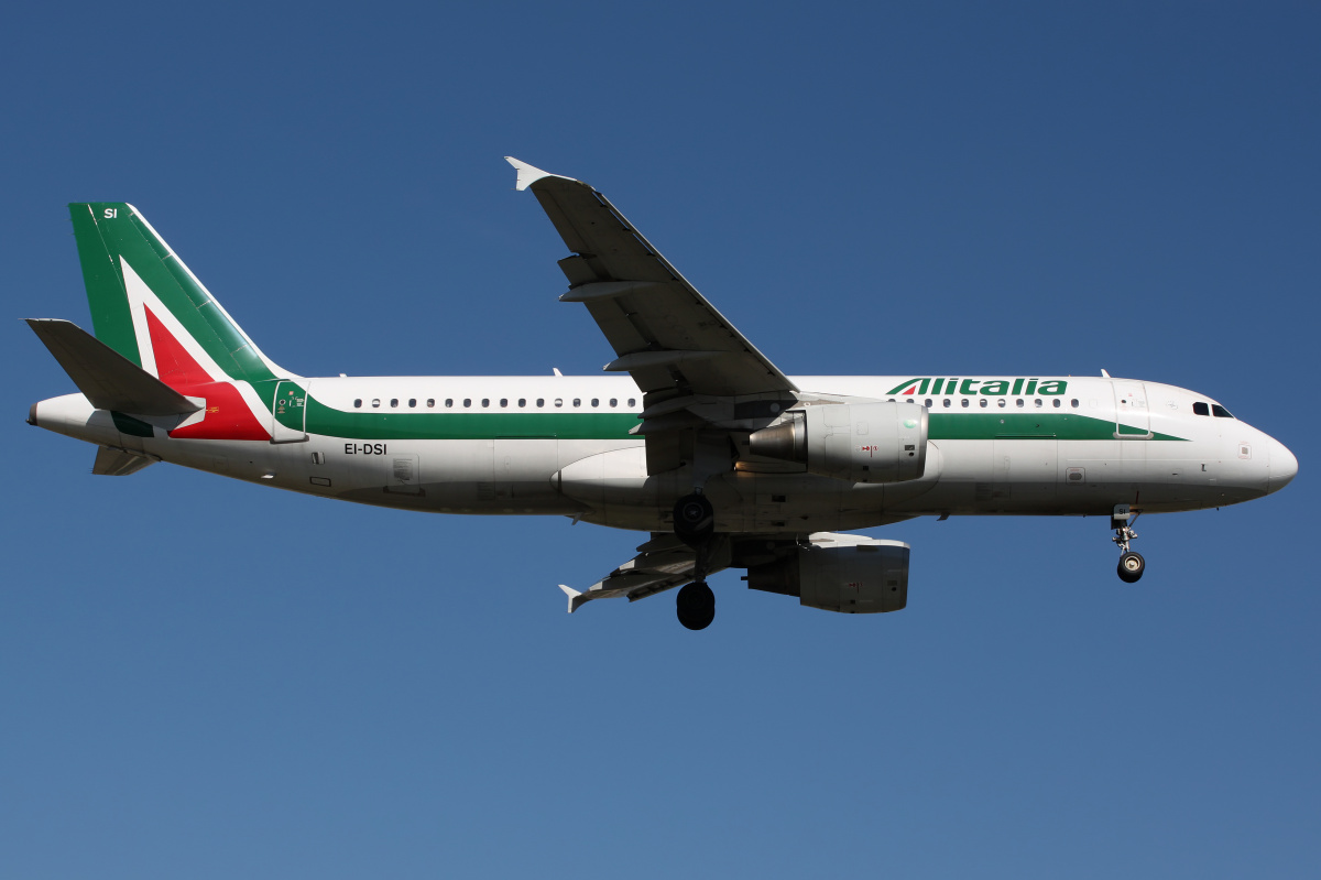 EI-DSI (Aircraft » EPWA Spotting » Airbus A320-200 » Alitalia)