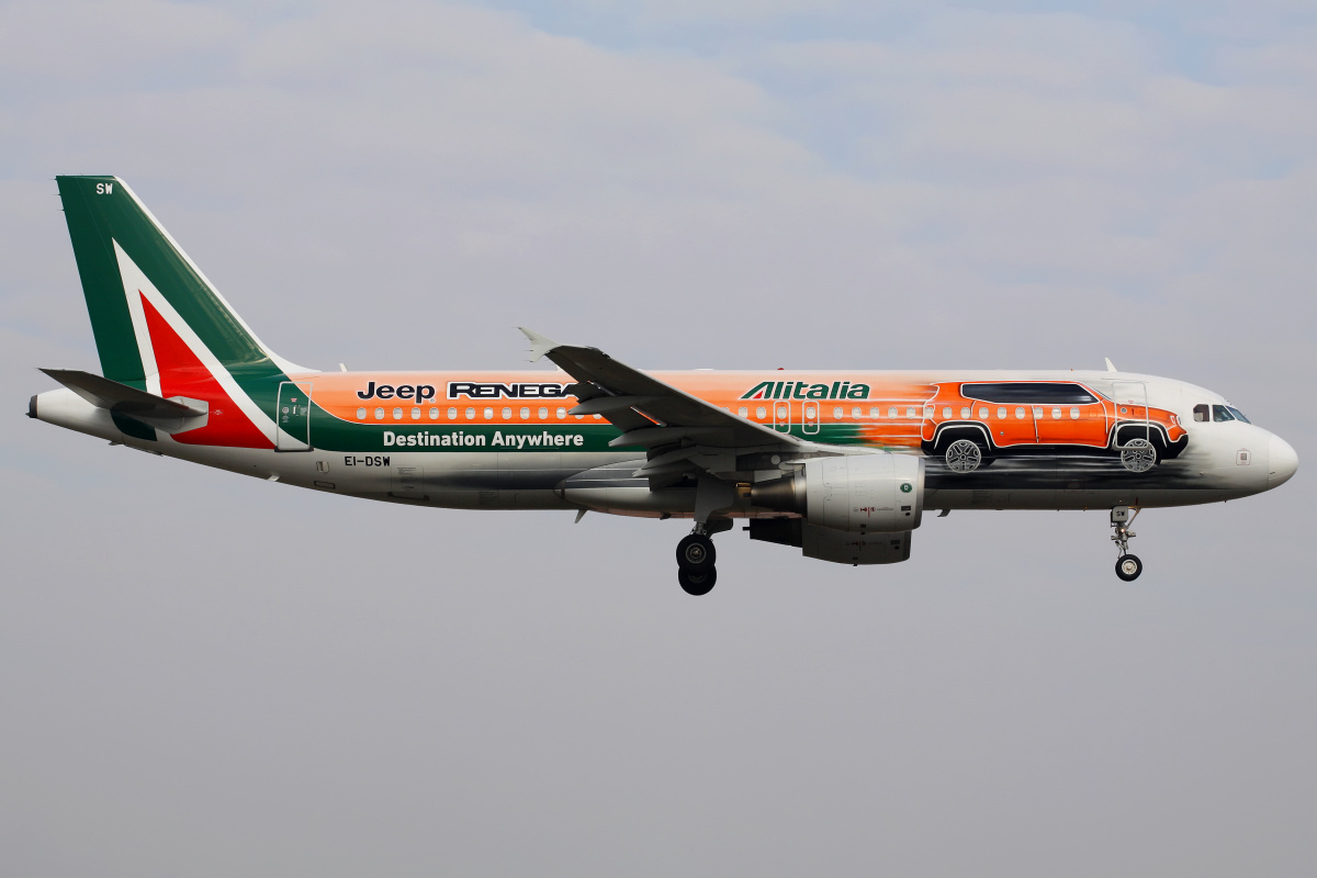 EI-DSW (Jeep Renegade livery) (Aircraft » EPWA Spotting » Airbus A320-200 » Alitalia)