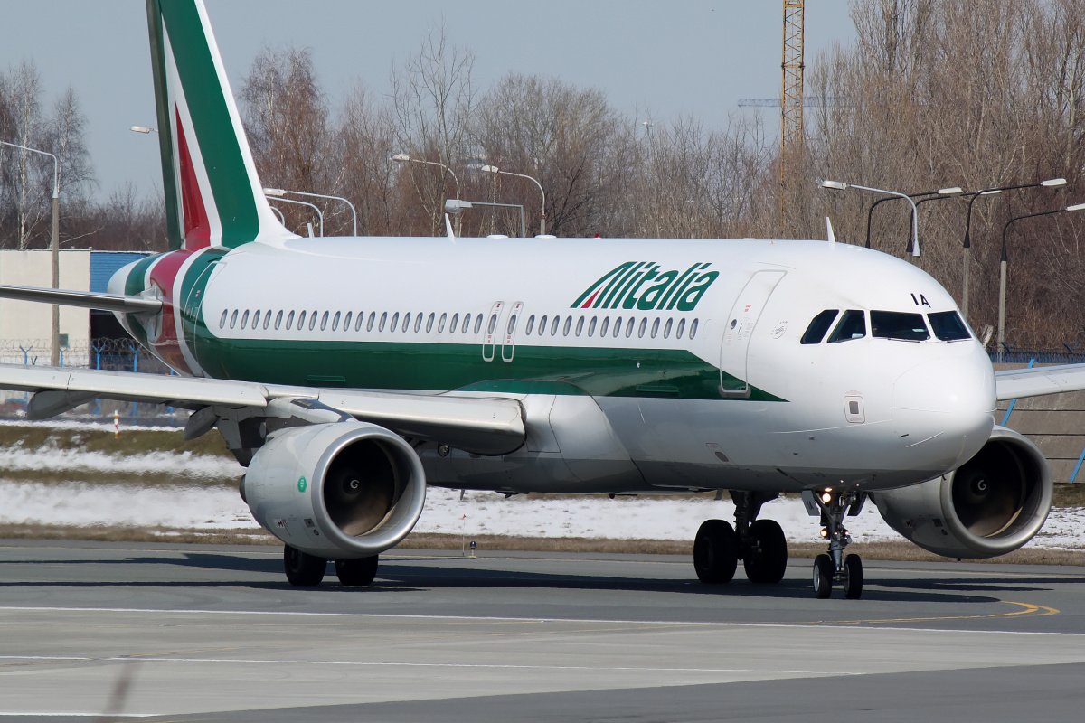 EI-EIA (Aircraft » EPWA Spotting » Airbus A320-200 » Alitalia)