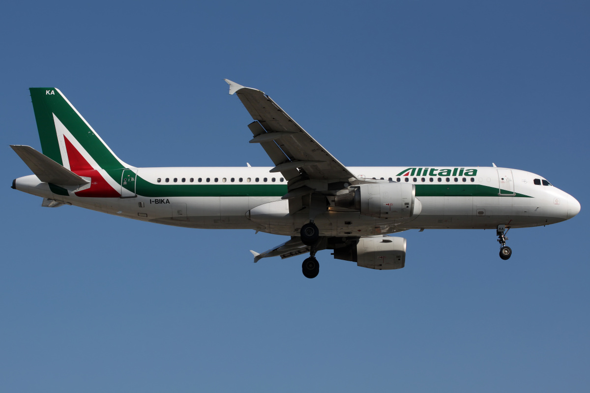 I-BIKA (Aircraft » EPWA Spotting » Airbus A320-200 » Alitalia)