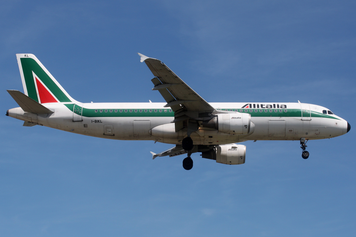 I-BIKL (Samoloty » Spotting na EPWA » Airbus A320-200 » Alitalia)