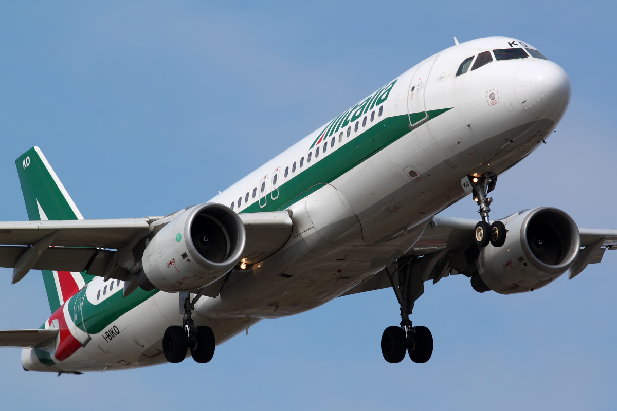 I-BIKO (Samoloty » Spotting na EPWA » Airbus A320-200 » Alitalia)