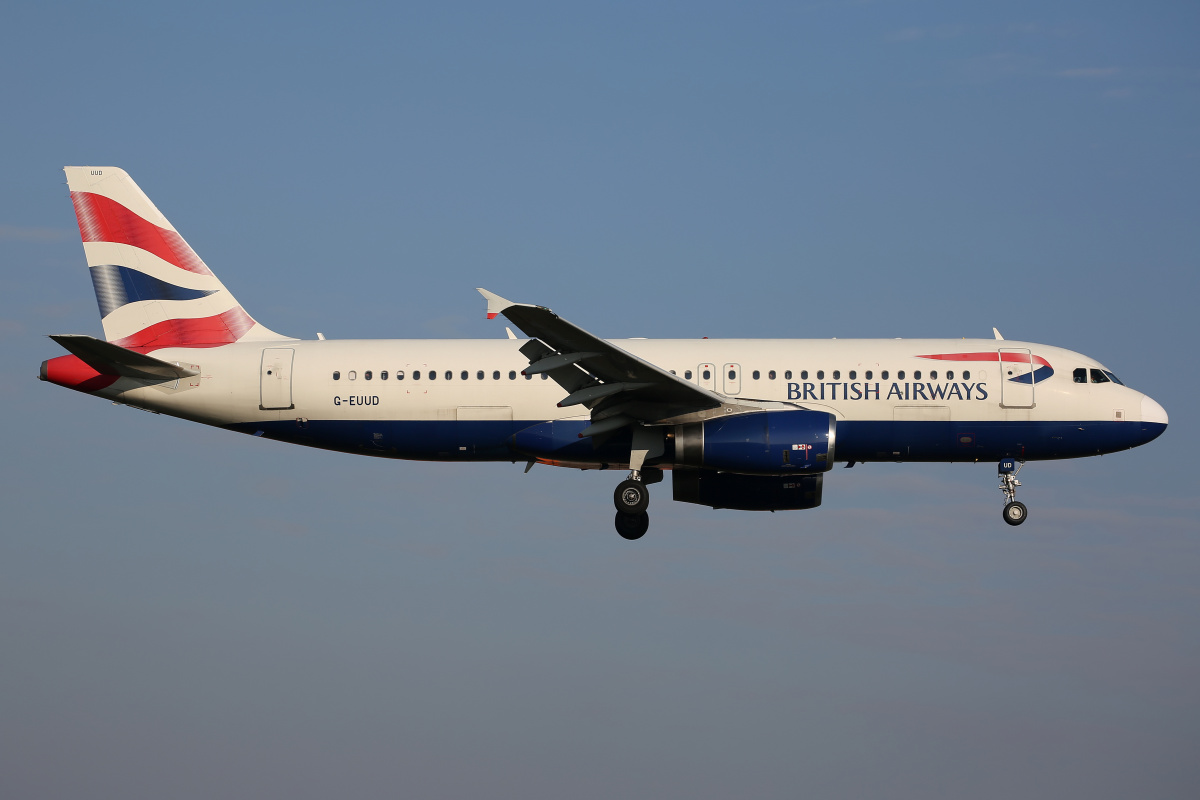 G-EUUD (Samoloty » Spotting na EPWA » Airbus A320-200 » British Airways)